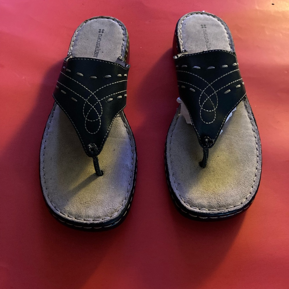 Naturalizer Black and Gray Sandals
